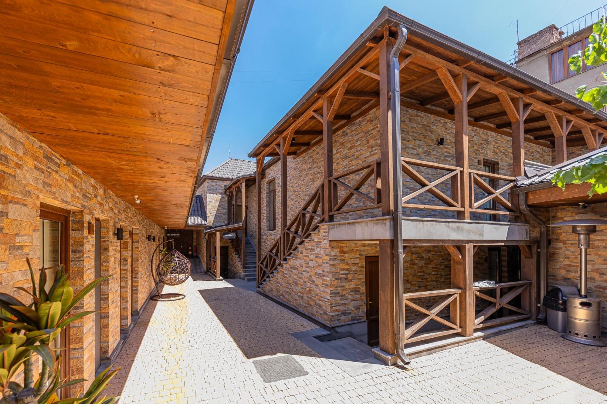Boutique Living Hotel Ереван Экстерьер фото