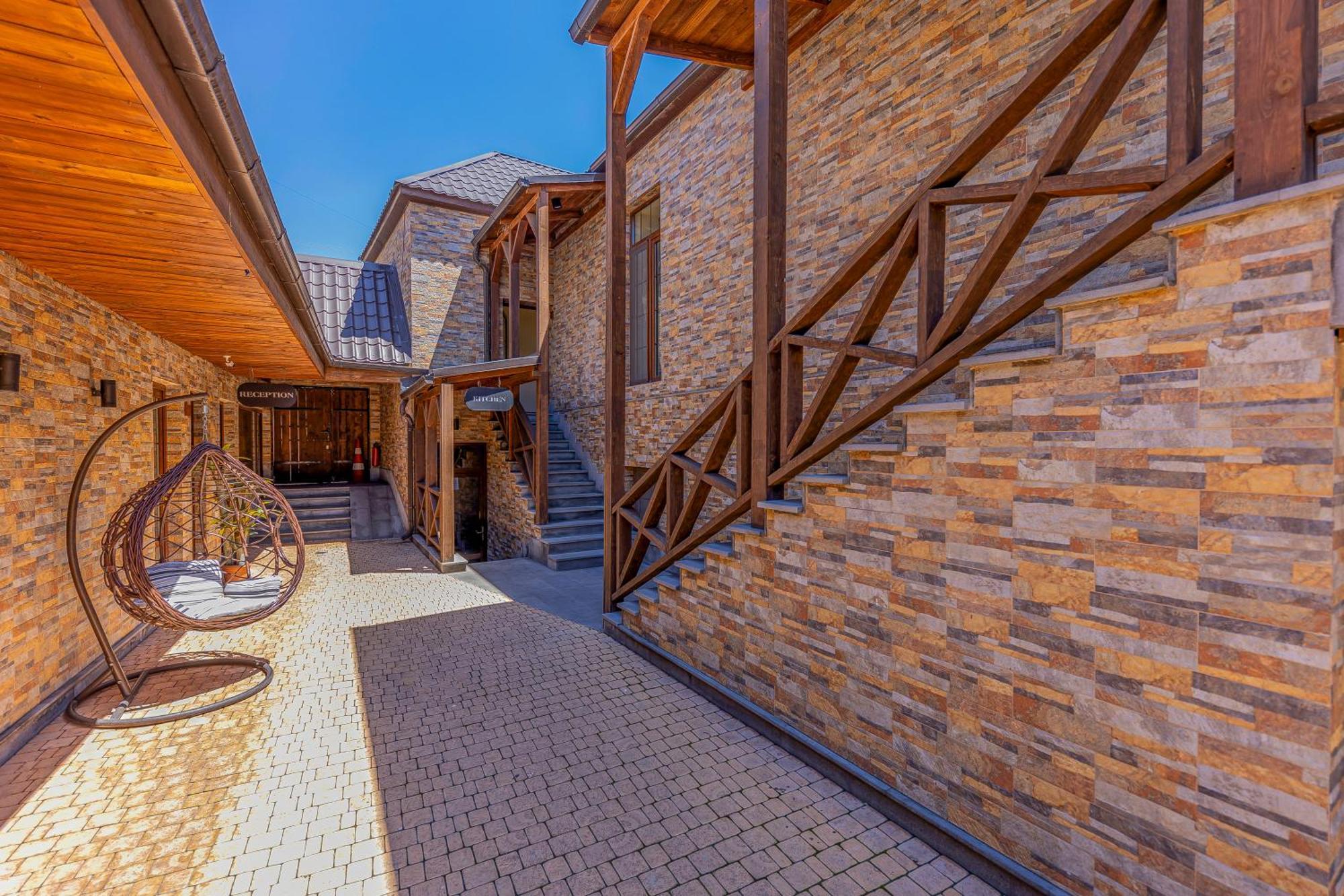 Boutique Living Hotel Ереван Экстерьер фото