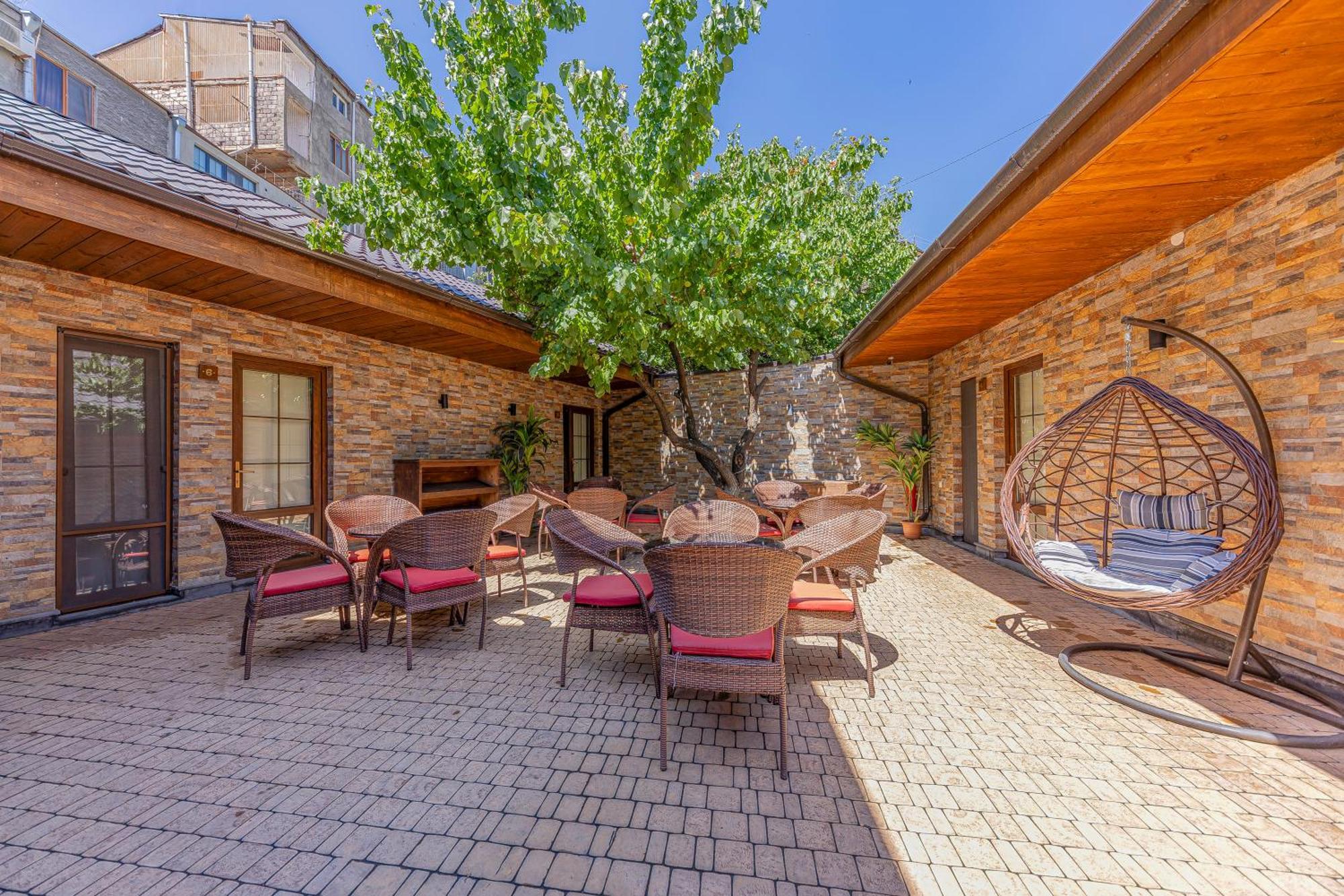 Boutique Living Hotel Ереван Экстерьер фото