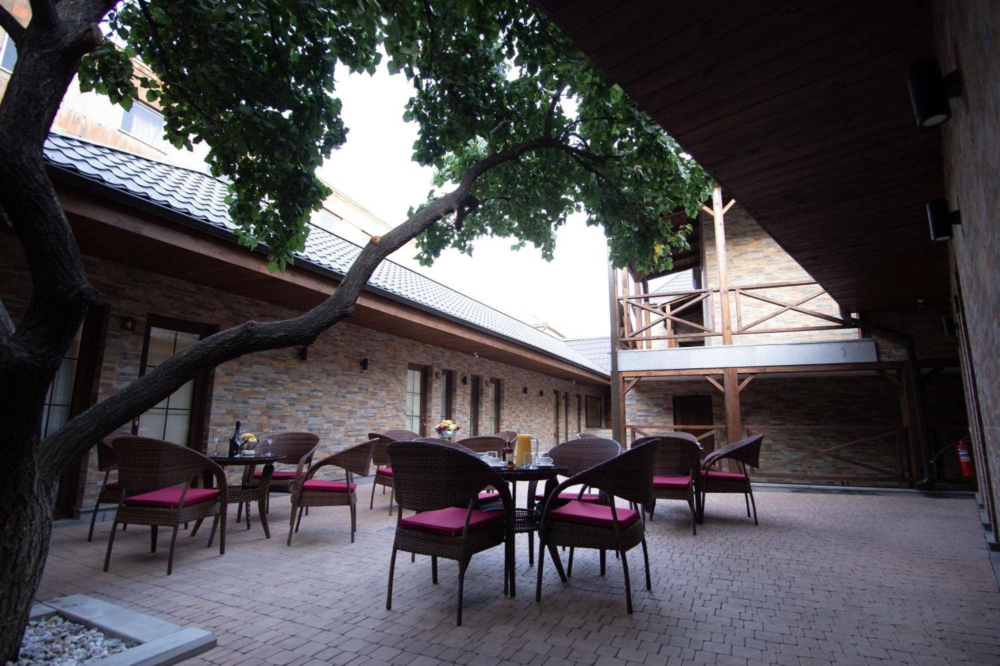 Boutique Living Hotel Ереван Экстерьер фото