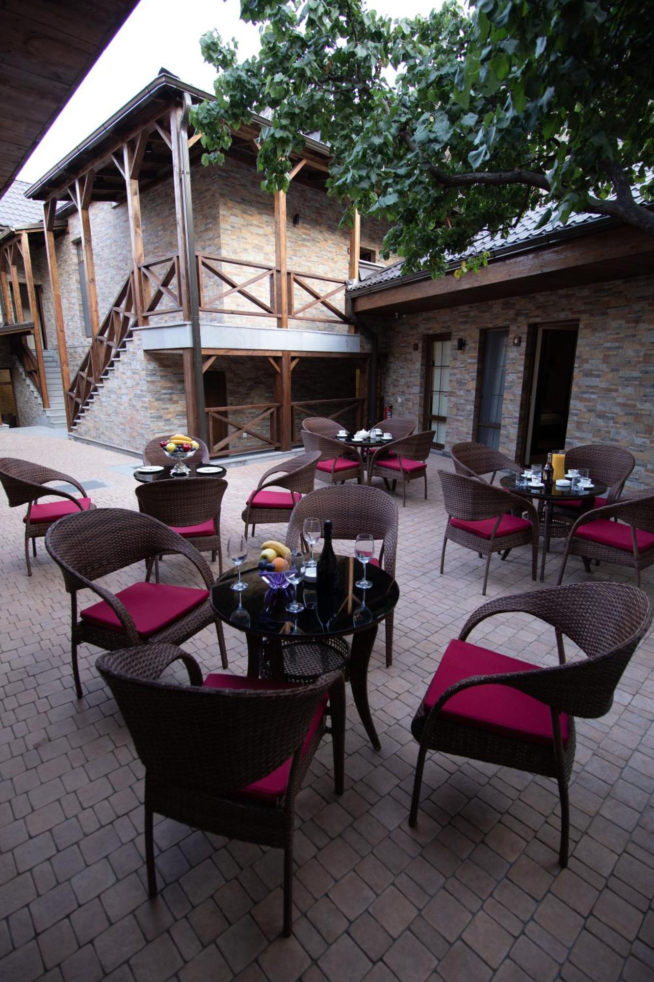 Boutique Living Hotel Ереван Экстерьер фото