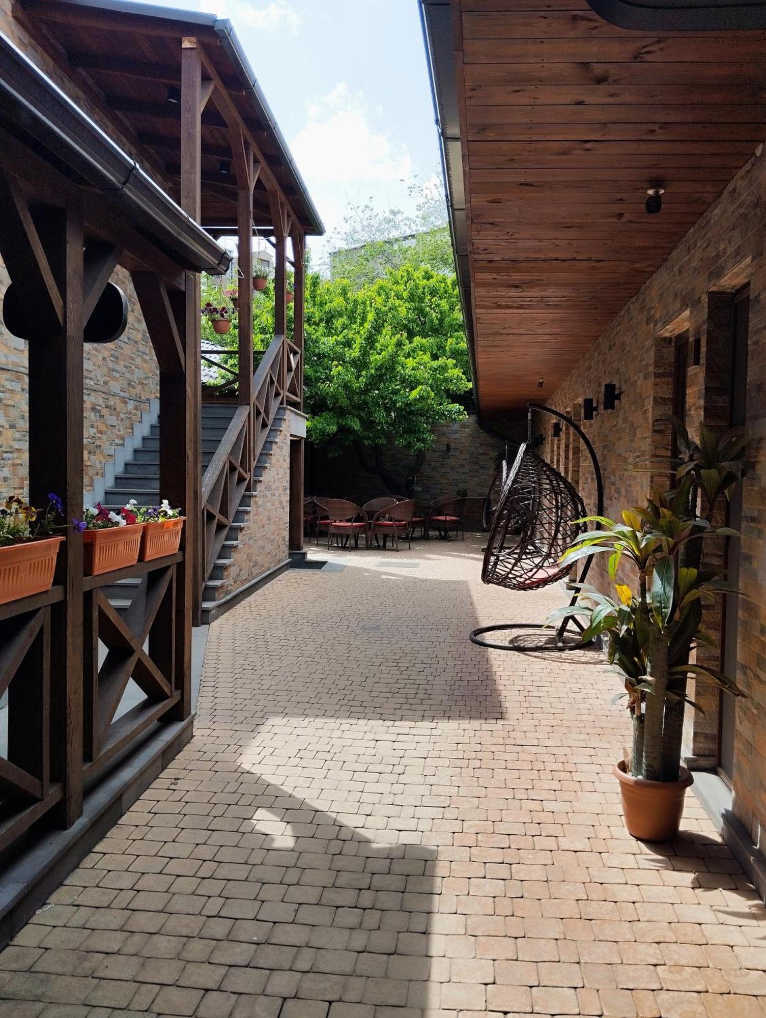 Boutique Living Hotel Ереван Экстерьер фото
